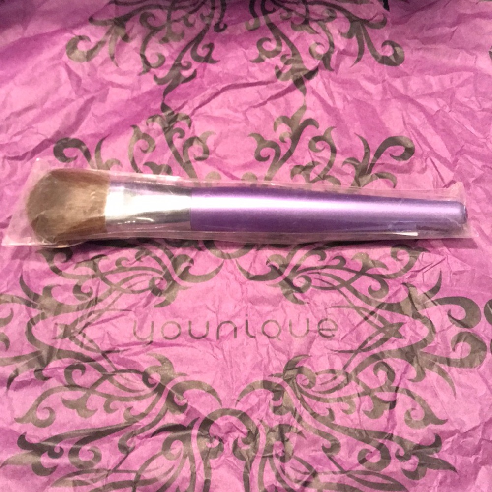 Makeup brush
